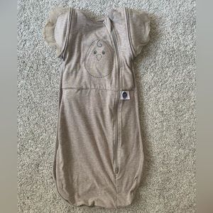 Nested Bean Zen One transitional swaddle with removeable sleeves 3-6m